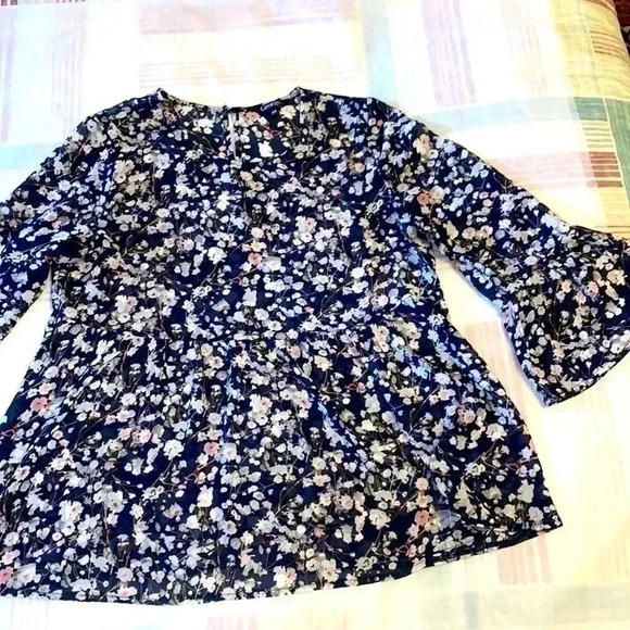 Relaxed Fit  Beautiful Shiffon fabric Summer Top Medium Size - Picture 1 of 5